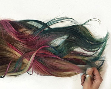 Fluid-Hair-Painting-Trend